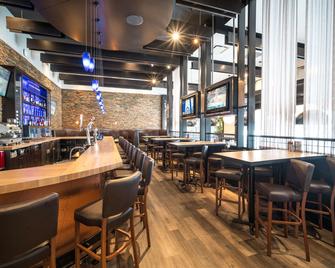 Acclaim Hotel By Clique - קלגרי - מסעדה