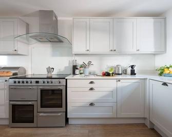 Chy an Mor - Coverack - Kitchen