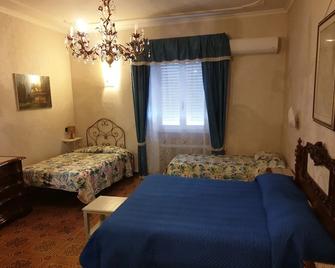 Hotel Ristorante Bagnaia - Viterbo - Phòng ngủ