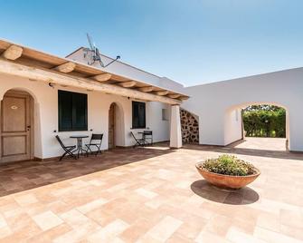 Sisula Country Hotel & Spa - Orosei - Innenhof