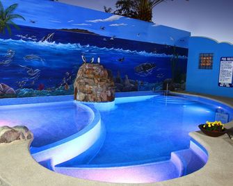 بوزادا لونا سول - لاباز - حوض السباحة