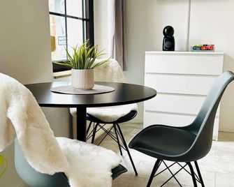 City Apartment Osnabrück -- inklusive Parkplatz & WiFi, vollausgestattete Küche mit Geschirrspüler -- Perfekt für Urlaub & Business - אוסנבריק - חדר אוכל