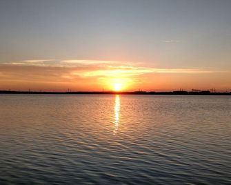 Lakeside Cottage with Balcony and Views on Lake Graham, Texas - Graham - Außenansicht