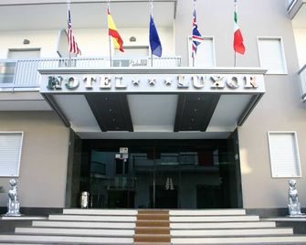 Hotel Luxor - Nápoles - Edificio