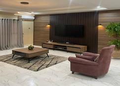 Integral Consults Apartment - Abudża - Pokój dzienny
