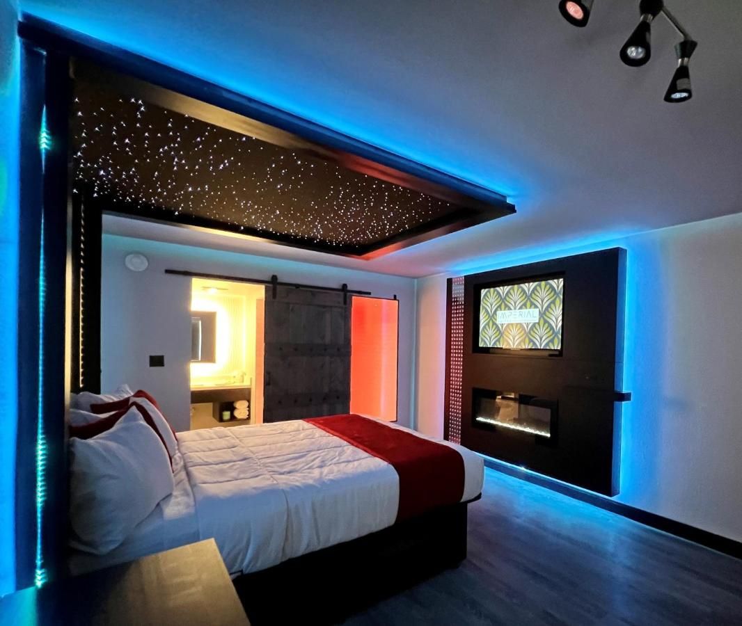 Imperial Suites, Adults Only