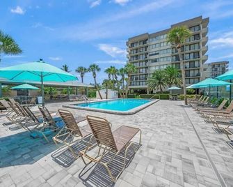 Coastal Lakehouse Condo on Siesta Key Public Beach - Sarasota - Pool