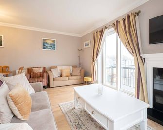 The Dell 11 - Prom Views! - Lahinch - Living room