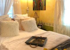 Destination Relaxation - Parham Town - Bedroom