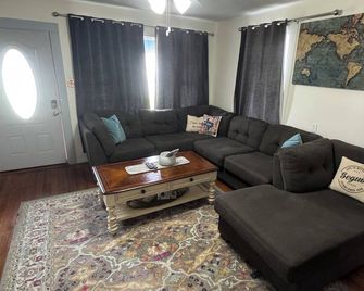Cozy Retreat in Geronimo w/ 2 BD - Seguin - Wohnzimmer