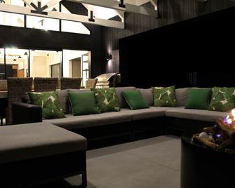 Ahuru House - Mangawhai - Living room