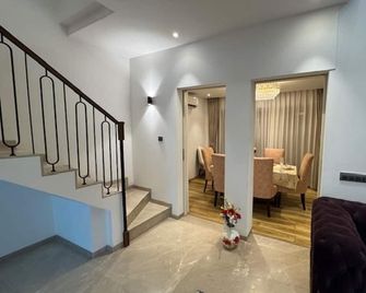 Luxuryhouse-3br-Free Car & Driver-Balcony-Wifi - Hyderabad