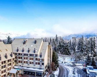 صنديال هوتل - وستلر - مبنى