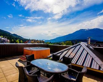 صنديال هوتل - وستلر - شرفة