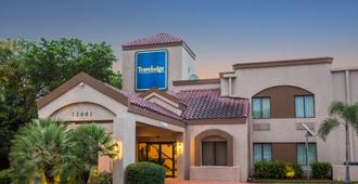 Travelodge by Wyndham Fort Myers Airport - Fort Myers - Edifício