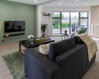 Chic 3-Br Cbd Gem In Christchurch: Prime Location - Christchurch