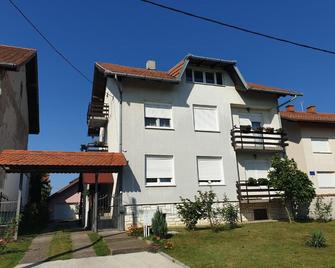 Apartment At Granny and Grandpa - Vukovar - Building