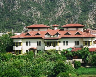 Özay Apart Otel - Icmeler - Gebäude