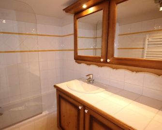 Beau 3 pièces avec 2 salles de bains - Piscine et Garage - Villard-sur-Doron - Badkamer