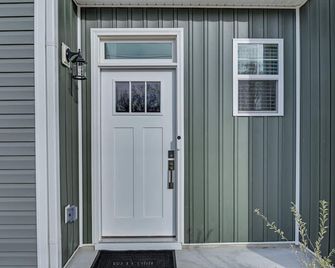 Charming Charlotte Townhome 6 Mi to Downtown! - Charlotte