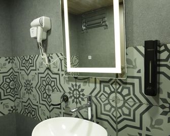 Chembur Homeotel - Gagal Home - Mumbai