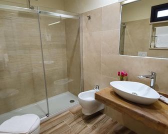 Bed and Breakfast Ines - Giardini Naxos - Salle de bain