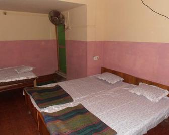 Akash Yatri Niwas - Faizābād - Bedroom