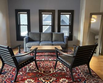 The Dubbel Dutch - Milwaukee - Wohnzimmer