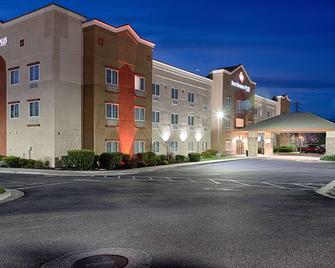 Best Western Plus Delta Inn & Suites - Oakley - Building