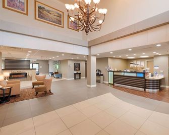 Best Western Plus Delta Inn & Suites - Oakley - Receptie