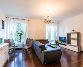 Rezidence Moser Apartments - Carlsbad - Living room
