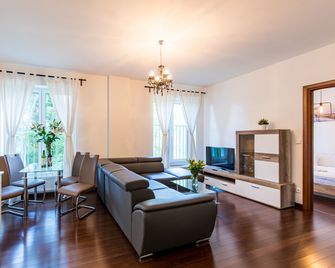 Rezidence Moser Apartments - Carlsbad - Living room