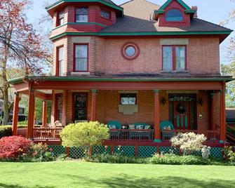Guest Suite at The Red House basement attached with private entrance - Salt Lake City - Building