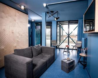 Dock Inn Hostel Warnemünde - Warnemünde - Wohnzimmer