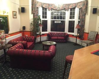 Welbeck Hotel - Close to Beach, Train Station & Southend Airport - Westcliff-on-Sea - Lobby