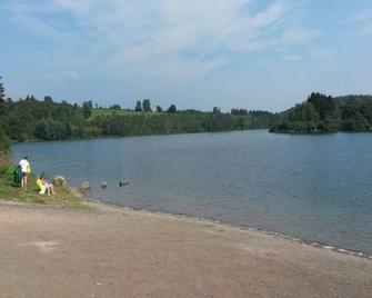Holiday Home with Garden, Heating, Barbecue - Butgenbach