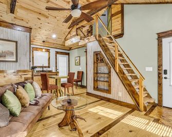Carpenters Corner, Scenic, Tiny Luxury - Starkville - Wohnzimmer