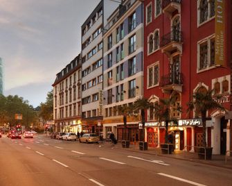 Hotel Villa Oriental & Restaurant - Frankfurt am Main - Gebäude
