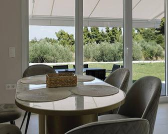 Eight Olives Luxury Villa - Kassandreia - Jadalnia