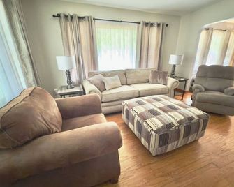 Fall Getaway with Private Wooded space on Ravine Lot - Saint Joseph - Salon