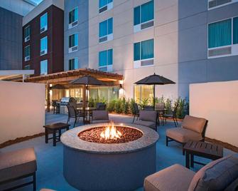 TownePlace Suites by Marriott Lakeland - Лейкленд - Патіо