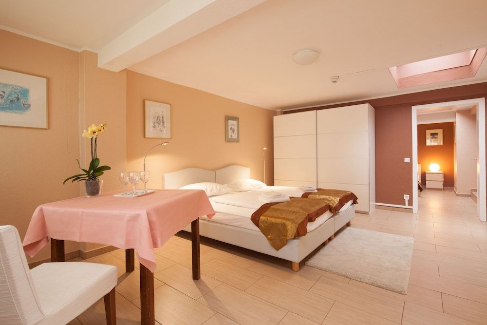 Hotel Herzog - Düsseldorf - Bedroom