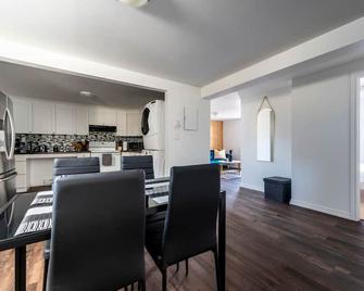 Cozy 2BR Apt near Downtown Free Parking and Wi Fi - Sudbury