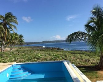Private oceanfront paradise, large 5 br 5 bath 2 story house - Samaná - Alberca