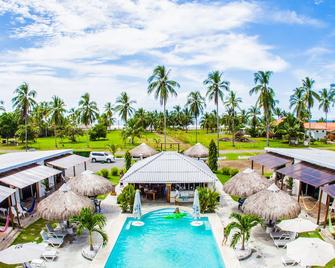 Show Pony Beach Resort and Suites - Remedios - Pool