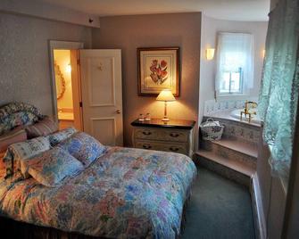 Stone Throw Cottage - Bar Harbor - Bedroom