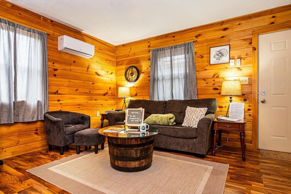 Secluded Brown County Cabin | Hot Tub | Hoosier National Forest