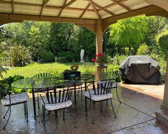 Private Cottage, Amazing Gardens within a Gated Estate - True European Charm! - Soquel - Binnenhof