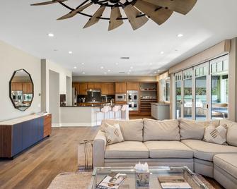 1520MBR -2033707 - Shangri-La on the Shores - Oxnard - Living room