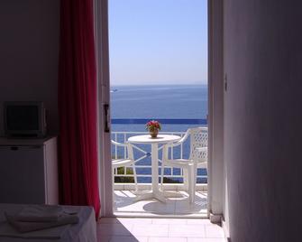 Kavos Bay Seafront Hotel - Agia Marina - Parveke